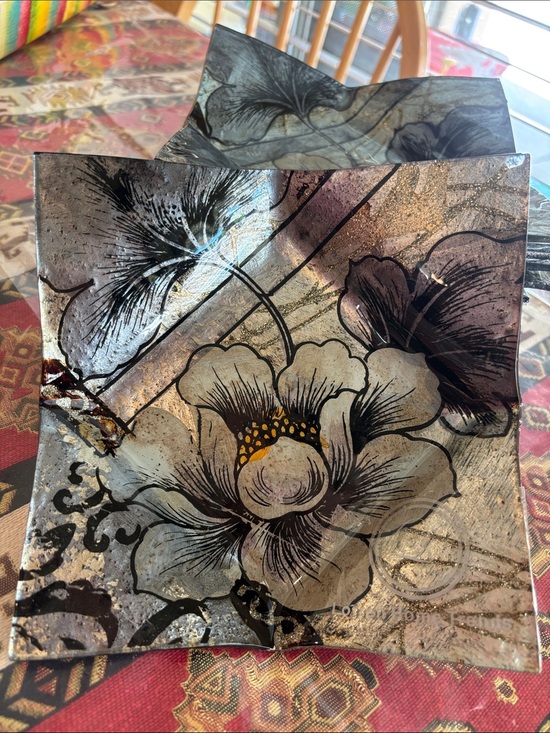 Lorren home trends Other - Glazed Metal Dish Plate Flower Embellished